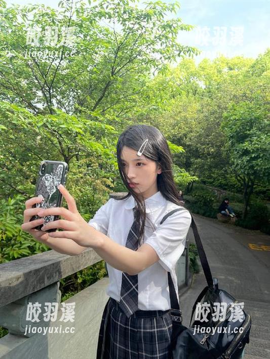 17免费吃瓜 在网页上追剧?不如试试17免费吃瓜,边看边吃,嗨到飞起!