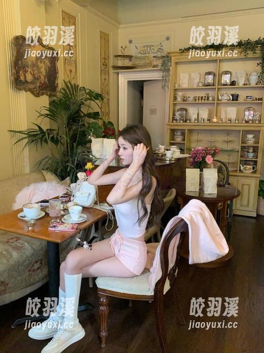 91吃瓜中心 不赶潮流也没关系,下载“91吃瓜中心”,你会被剧透得欲罢不能!