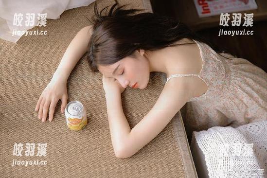 免费吃瓜 旁边的霓虹灯闪烁,直达“免费吃瓜”网站,本以为只是看个热闹,却丢了心思在里边!