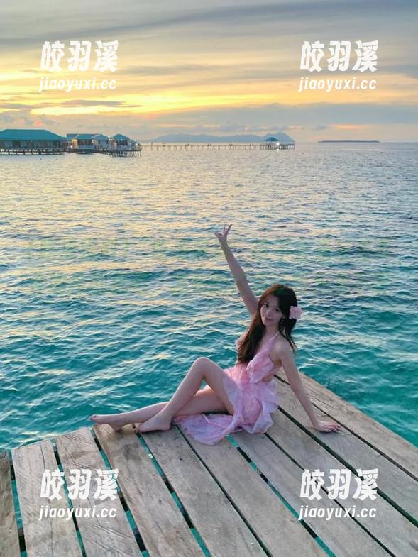 “吃瓜黑料”该不会是反差事件的挖掘机吧，发布的内容让我应接不暇。