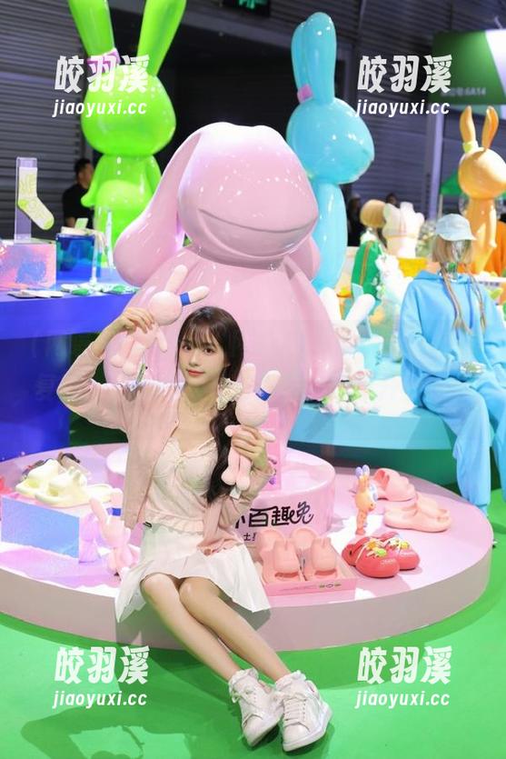 使用“网曝黑料”app，心情复杂，总觉得八卦和我有种分不开的缘分。